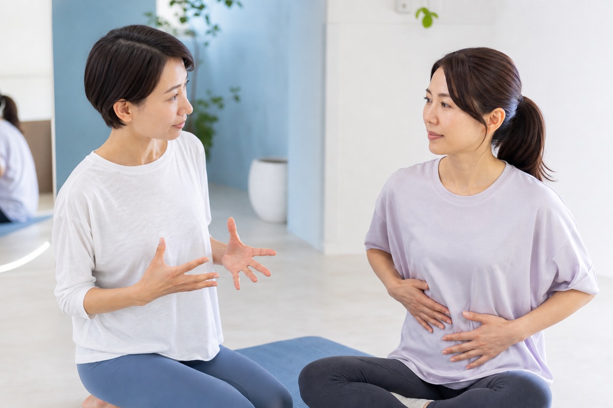 ピラティスの個別プログラムを相談する様子